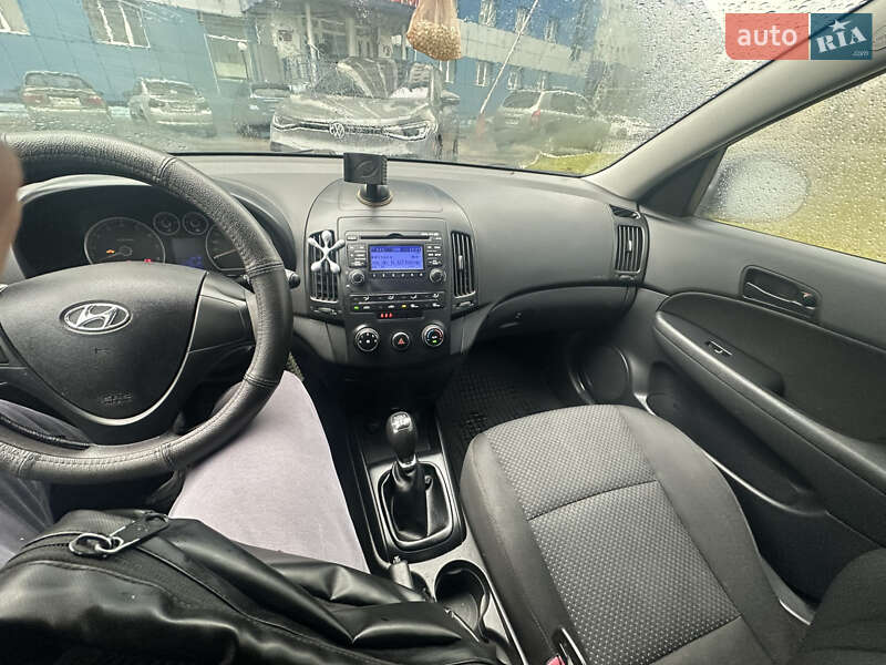 Хэтчбек Hyundai i30 2011 в Сумах
