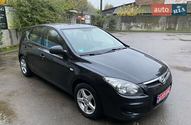 Хэтчбек Hyundai i30 2009 в 