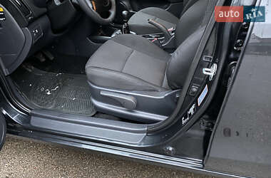 Хэтчбек Hyundai i30 2009 в 