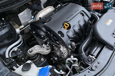 Хэтчбек Hyundai i30 2009 в 