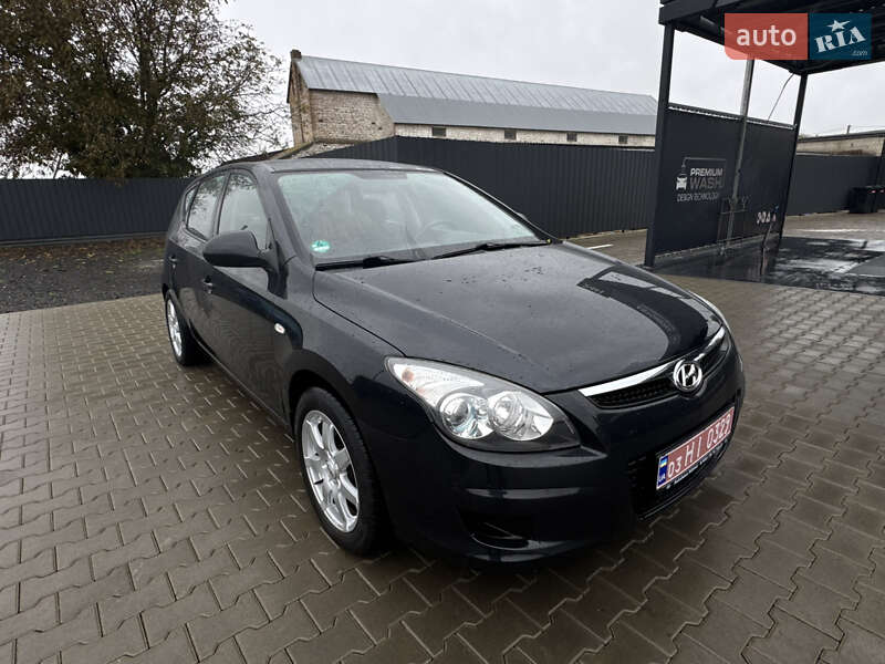 Хэтчбек Hyundai i30 2009 в Луцке
