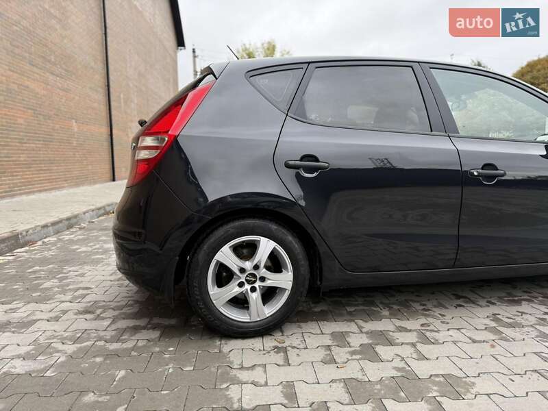 Хэтчбек Hyundai i30 2009 в Казатине