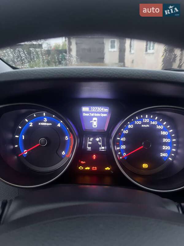 Хетчбек Hyundai i30 2013 в Полонному