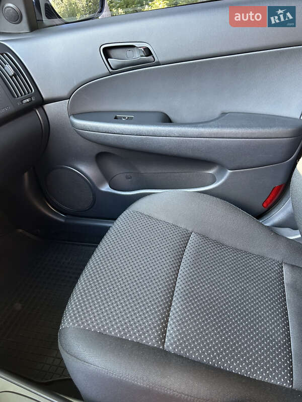 Хетчбек Hyundai i30 2010 в Дніпрі