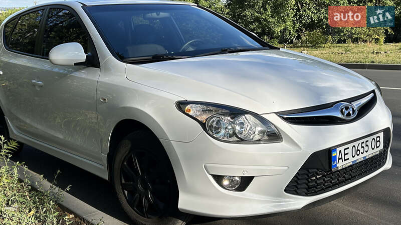 Хетчбек Hyundai i30 2010 в Дніпрі