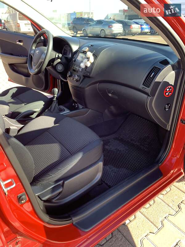 Хэтчбек Hyundai i30 2008 в Житомире