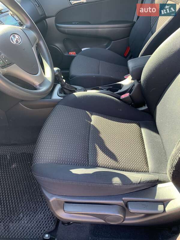 Хэтчбек Hyundai i30 2008 в Житомире