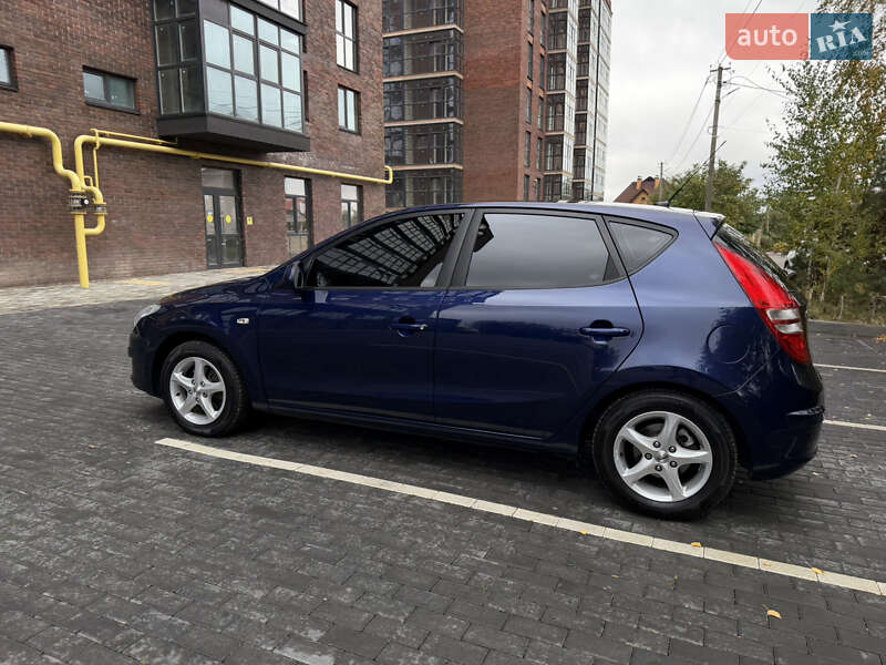 Хэтчбек Hyundai i30 2008 в Полтаве