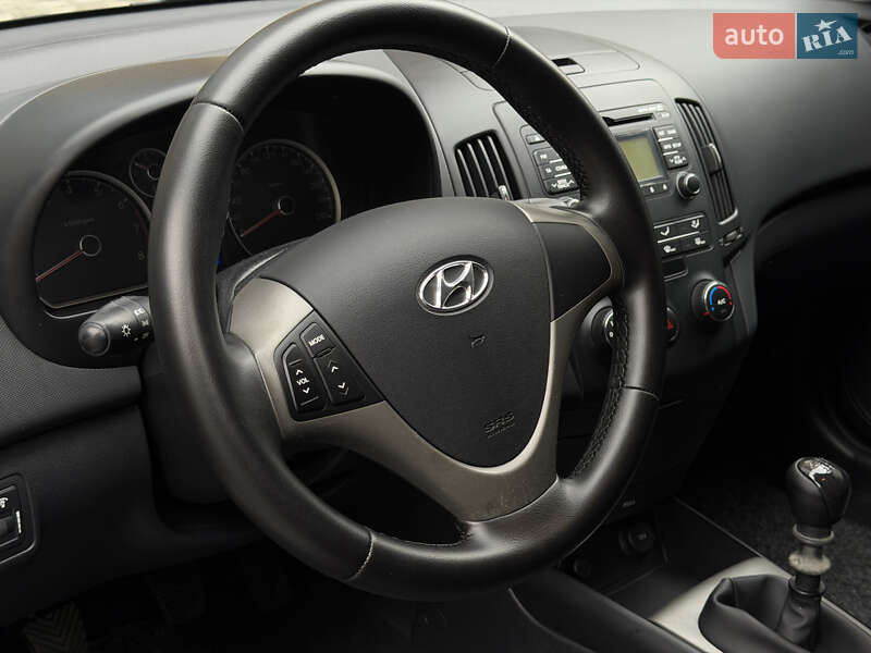 Хэтчбек Hyundai i30 2008 в Полтаве