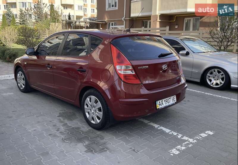 Хэтчбек Hyundai i30 2008 в Киеве