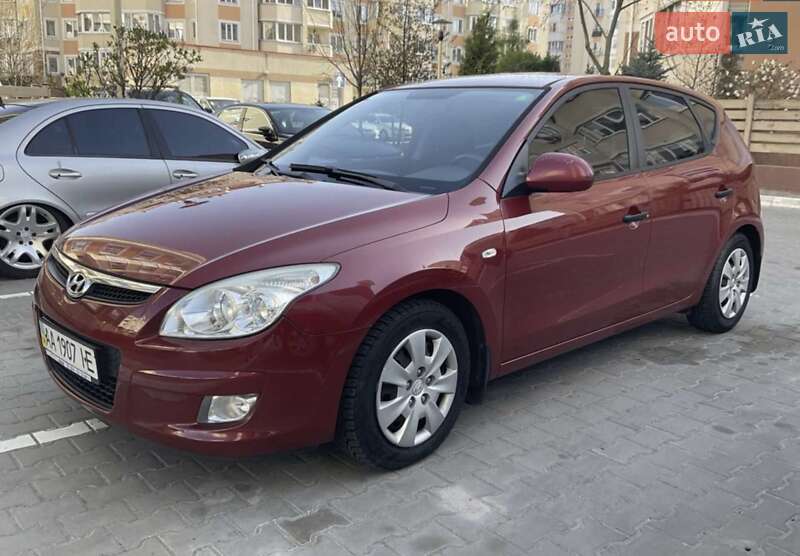 Хэтчбек Hyundai i30 2008 в Киеве
