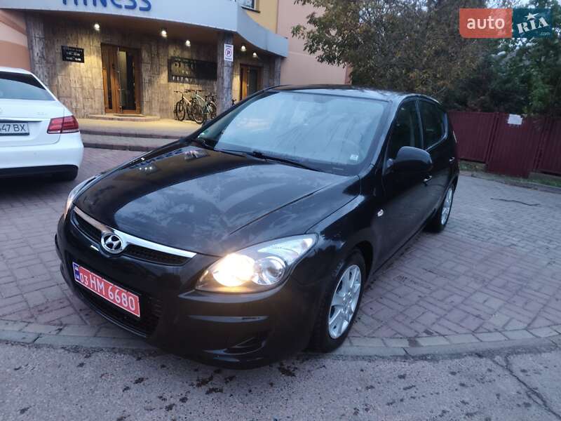 Хетчбек Hyundai i30 2009 в 