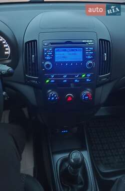 Хетчбек Hyundai i30 2009 в 