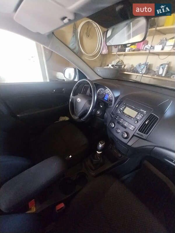 Универсал Hyundai i30 2010 в Подольске