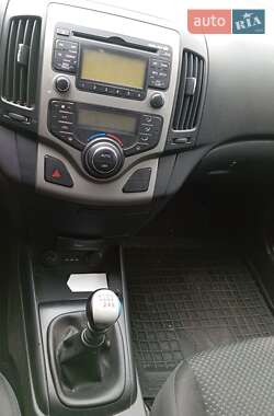 Универсал Hyundai i30 2010 в  фото 6 Универсал Hyundai i30 2010 в