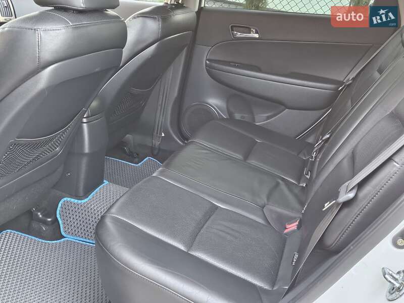Универсал Hyundai i30 2009 в Бориславе