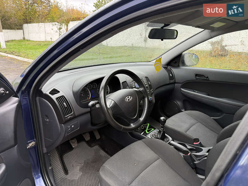 Хэтчбек Hyundai i30 2010 в Дубно фото 10 Хэтчбек Hyundai i30 2010 в Дубно