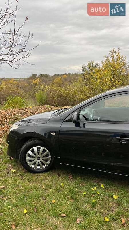 Універсал Hyundai i30 2010 в Смілі