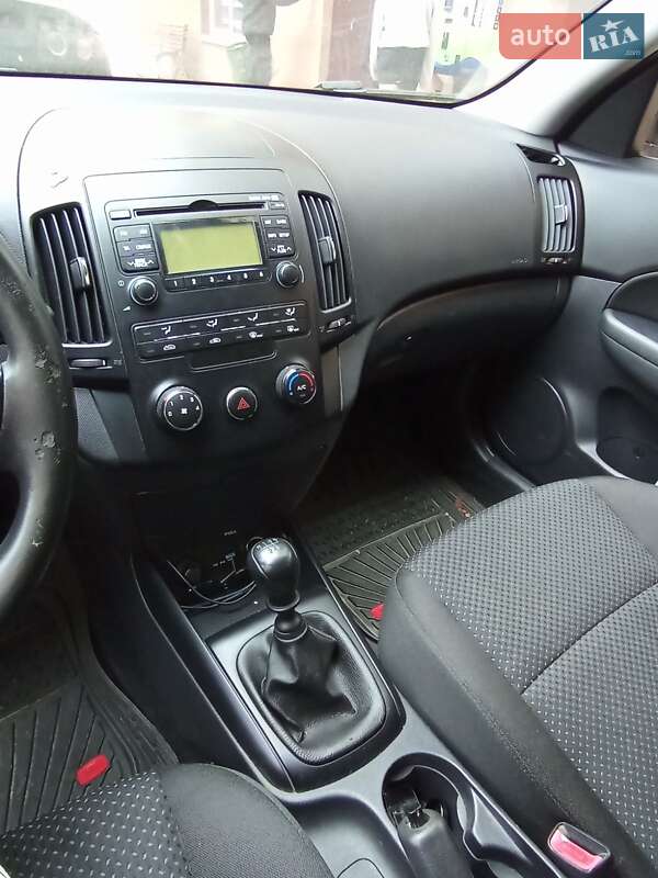 Універсал Hyundai i30 2010 в Софіївській Борщагівці