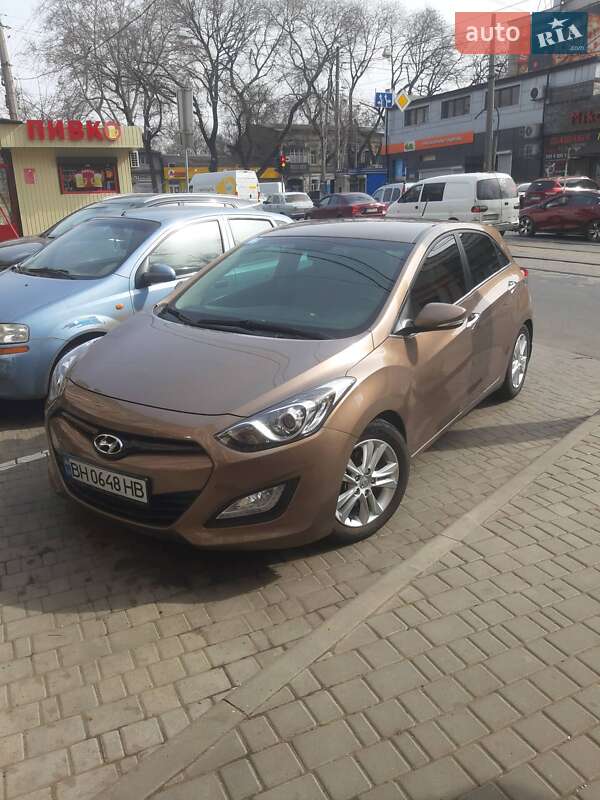 Хэтчбек Hyundai i30 2012 в 