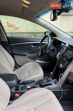 Хэтчбек Hyundai i30 2012 в 