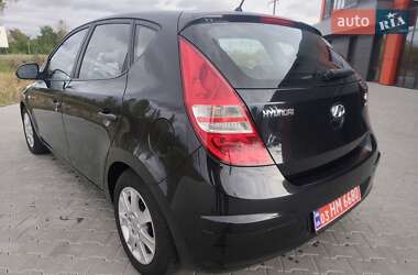 Хэтчбек Hyundai i30 2009 в 