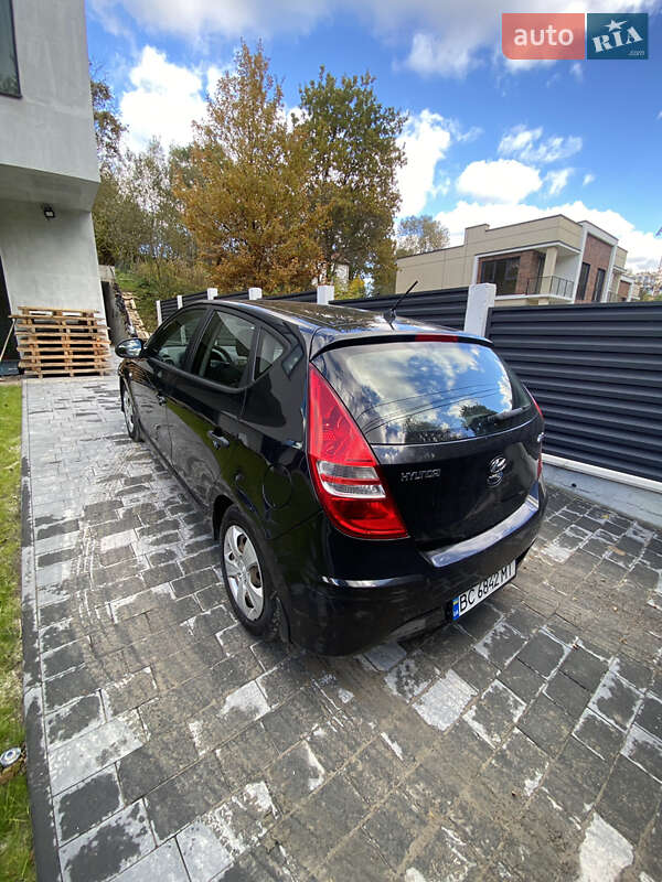 Хэтчбек Hyundai i30 2011 в Львове