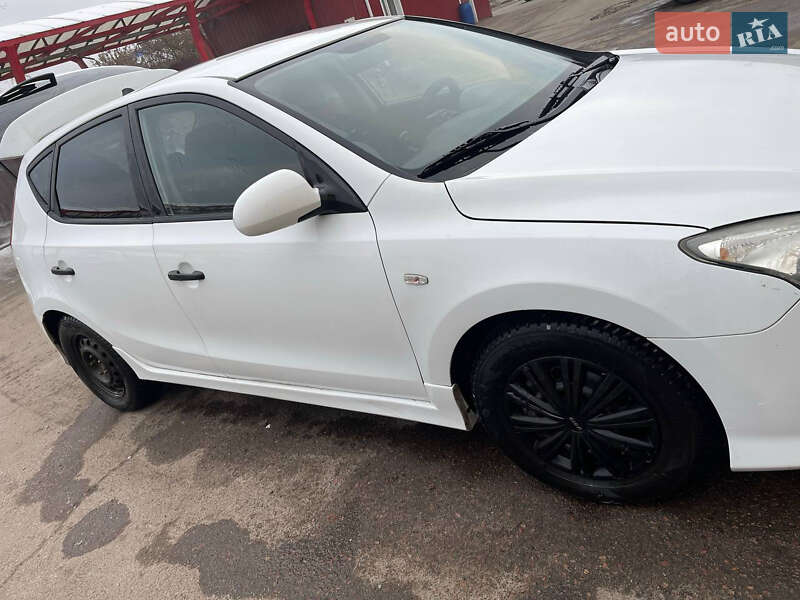 Хетчбек Hyundai i30 2010 в Чернігові фото 2 Хетчбек Hyundai i30 2010 в Чернігові