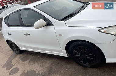 Хэтчбек Hyundai i30 2010 в 