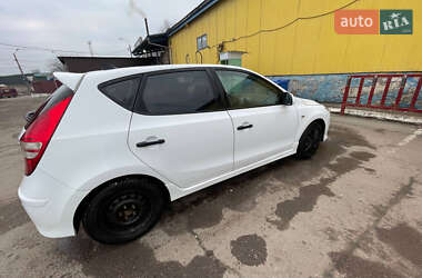 Хэтчбек Hyundai i30 2010 в 