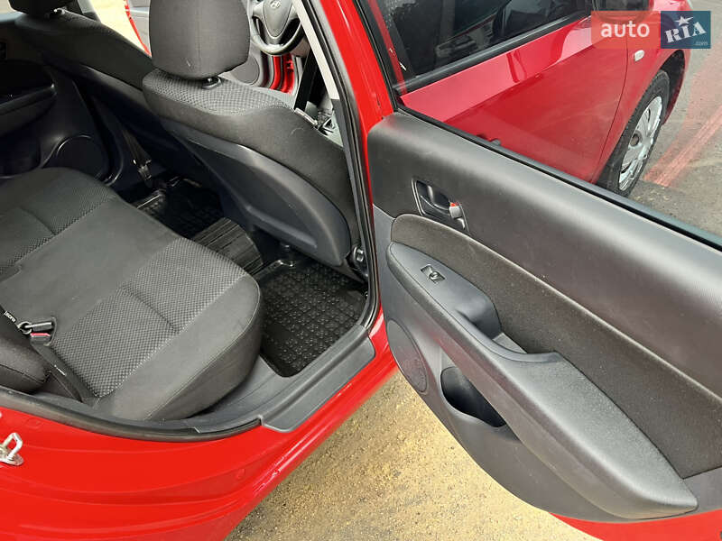 Універсал Hyundai i30 2009 в Зміїві фото 14 Універсал Hyundai i30 2009 в Зміїві