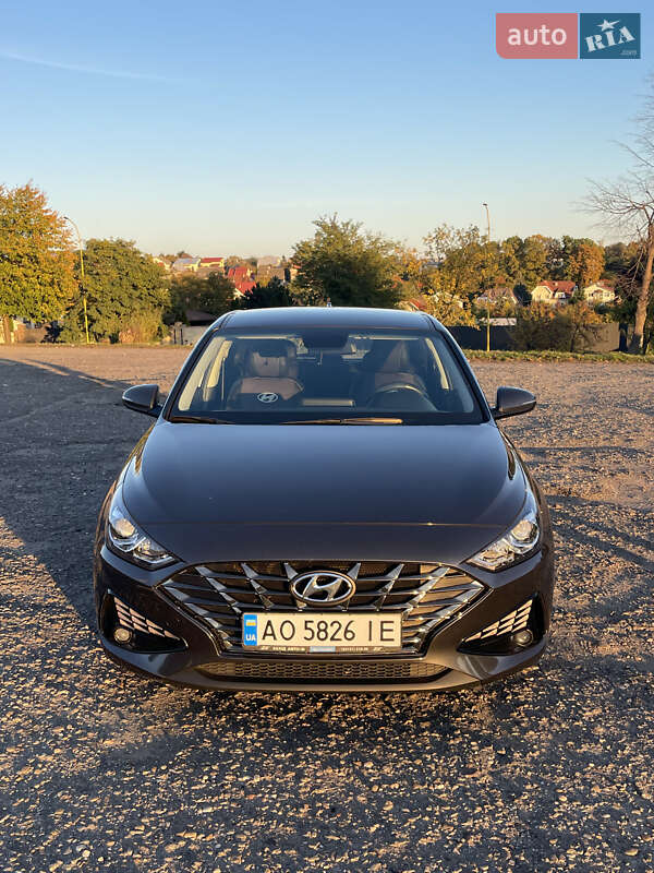 Хетчбек Hyundai i30 2021 в Ужгороді фото 15 Хетчбек Hyundai i30 2021 в Ужгороді
