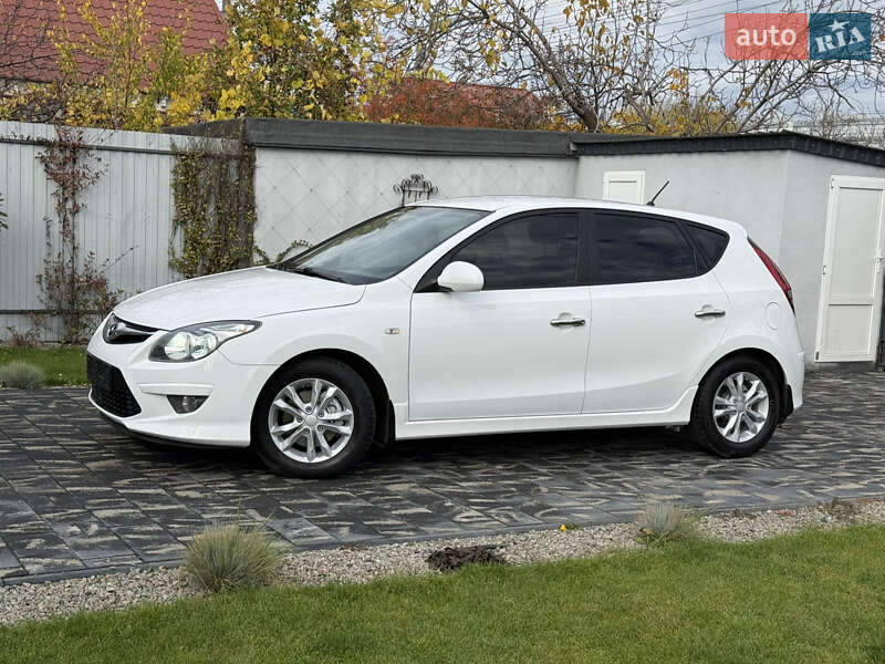 Хетчбек Hyundai i30 2010 в Дніпрі