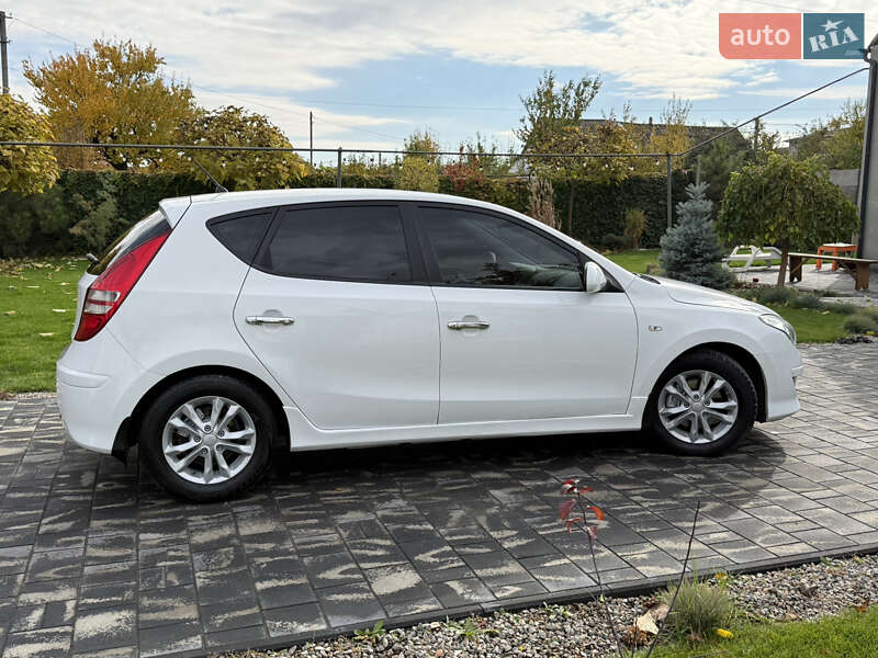 Хетчбек Hyundai i30 2010 в Дніпрі