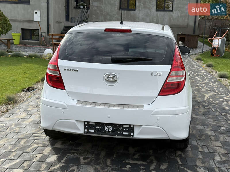 Хетчбек Hyundai i30 2010 в Дніпрі