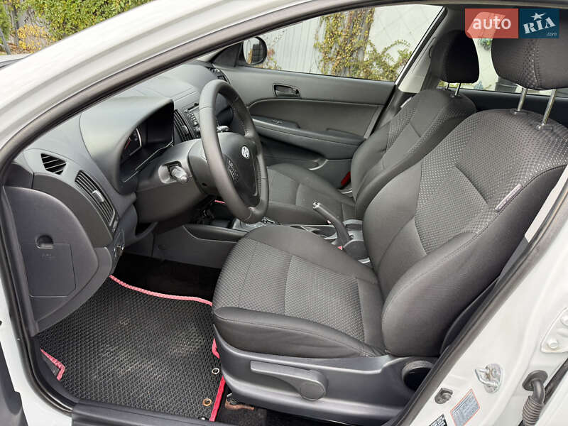 Хетчбек Hyundai i30 2010 в Дніпрі
