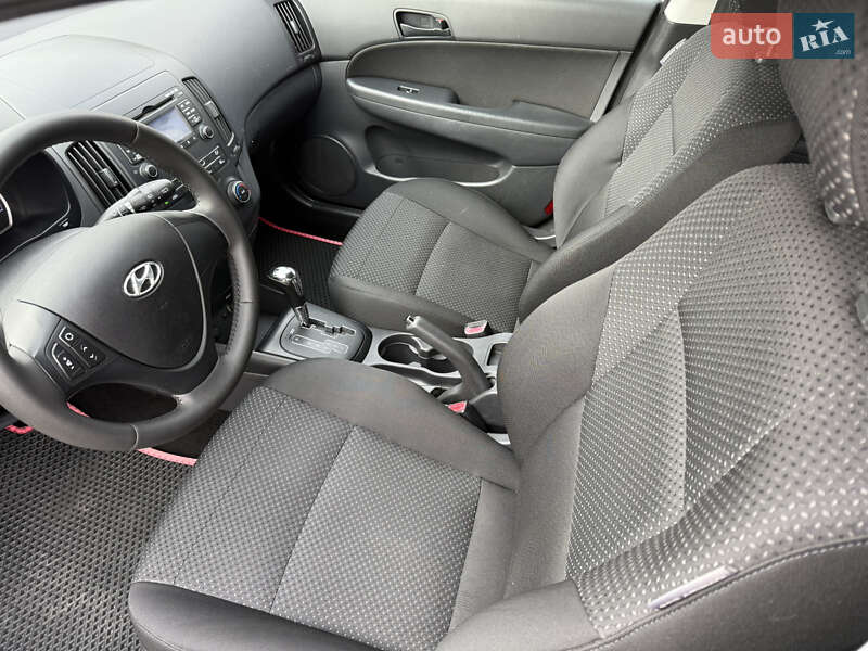 Хетчбек Hyundai i30 2010 в Дніпрі