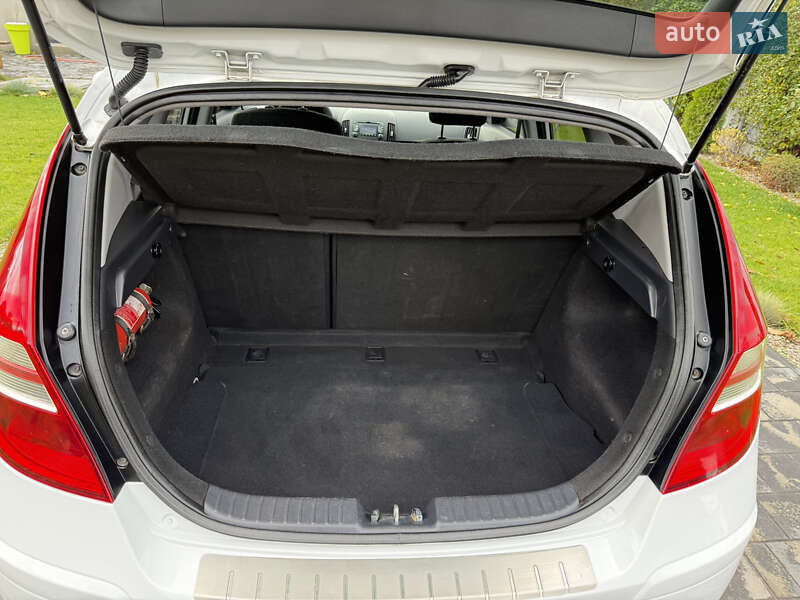 Хетчбек Hyundai i30 2010 в Дніпрі