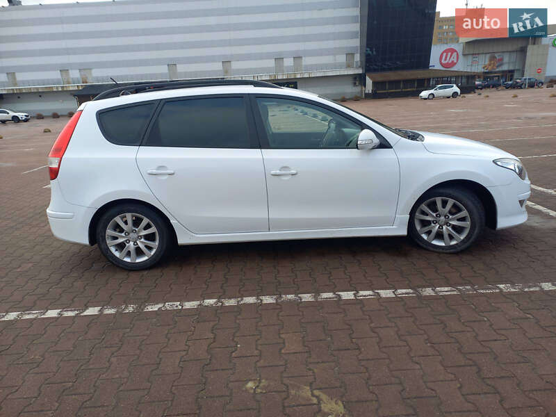 Універсал Hyundai i30 2011 в Житомирі