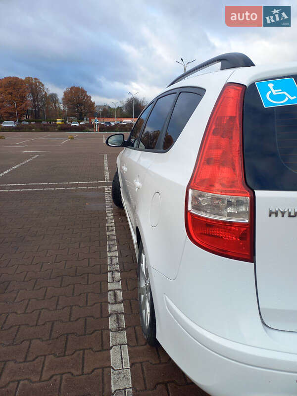 Універсал Hyundai i30 2011 в Житомирі