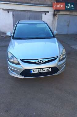 Хэтчбек Hyundai i30 2010 в Каменском