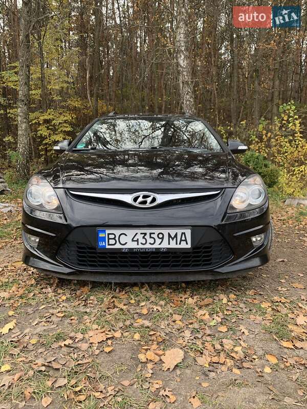 Универсал Hyundai i30 2011 в Бродах