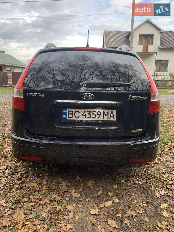 Универсал Hyundai i30 2011 в Бродах