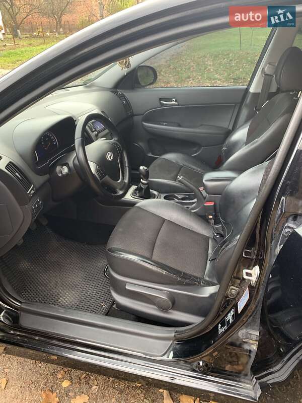 Универсал Hyundai i30 2011 в Бродах