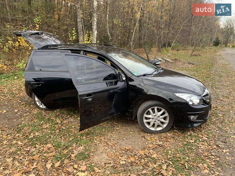 Универсал Hyundai i30 2011 в Бродах