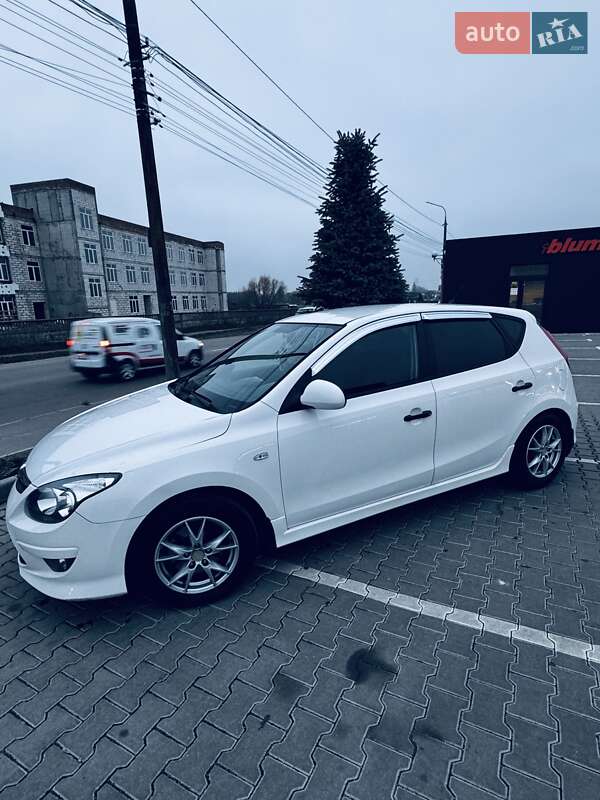 Хэтчбек Hyundai i30 2011 в Виннице