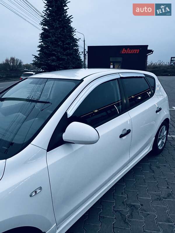 Хэтчбек Hyundai i30 2011 в Виннице
