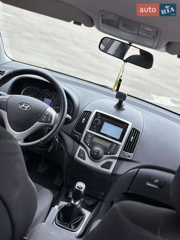 Универсал Hyundai i30 2011 в Николаеве фото 27 Универсал Hyundai i30 2011 в Николаеве