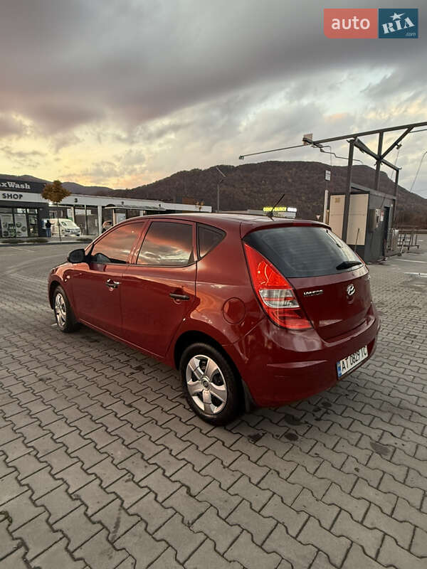 Хэтчбек Hyundai i30 2008 в Хусте