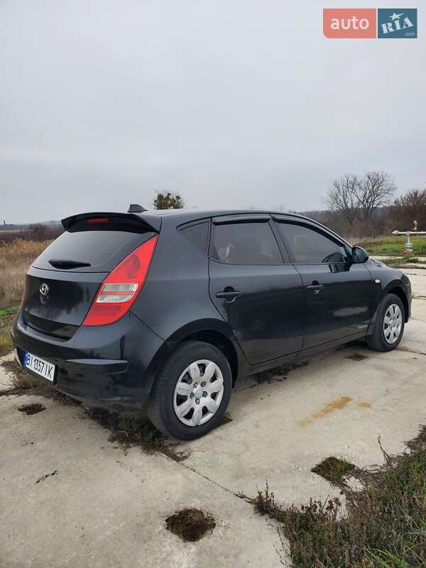 Хетчбек Hyundai i30 2008 в Чутовому